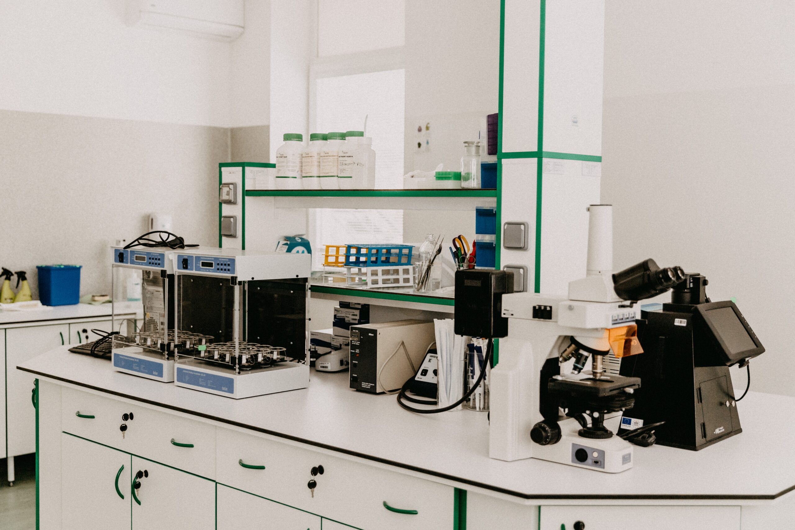 Laborationsutrustning för industriteknik och laboratorier